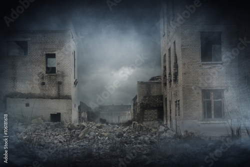 Obraz na płótnie Apokaliptyczne ruiny miasta. Efekt katastrofy