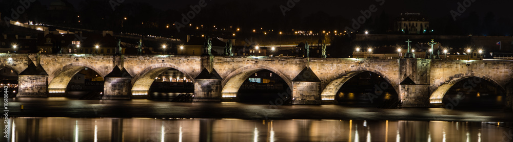 Karlsbrücke bei Nacht Panorama