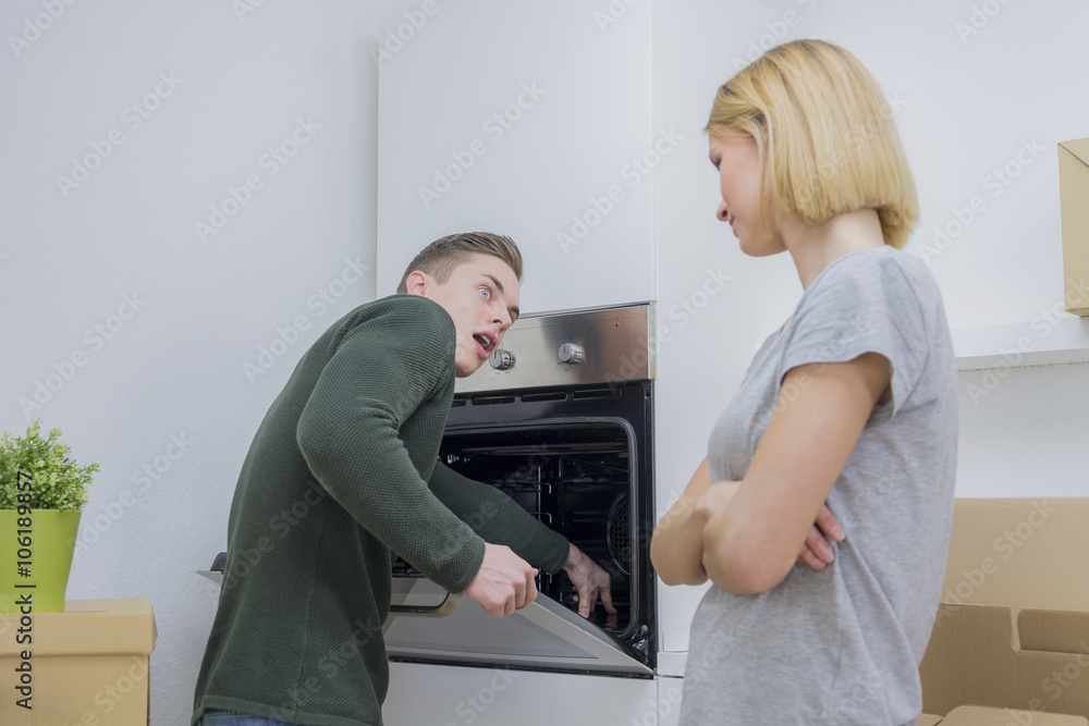 pärchen hat defekten backofen pärchen hat defekten backofen