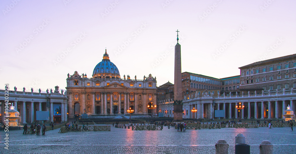 Naklejka premium St. Peter's Square and Basilica, evening ambient climate