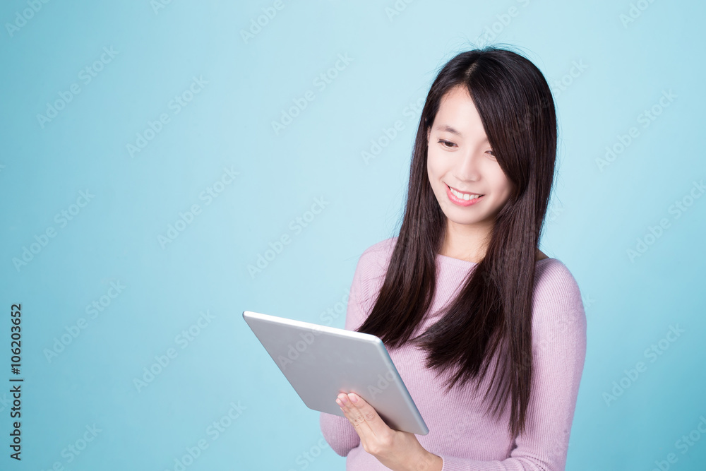 Fototapeta premium woman smile use tablet pc