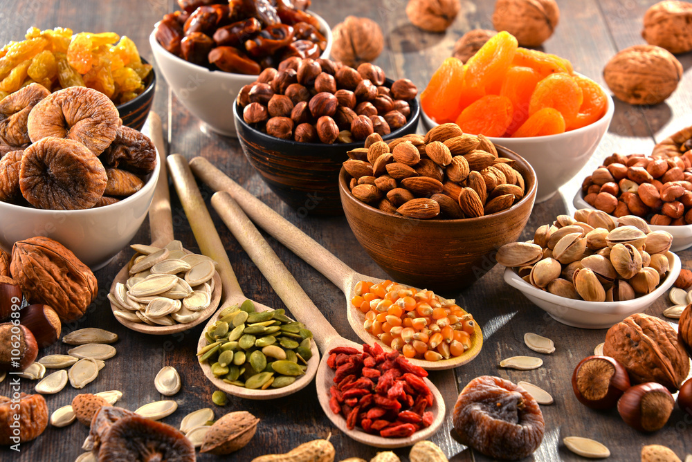 Composition with dried fruits and assorted nuts Composition with dried fruits and assorted nuts