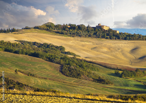 Fototapeta Naklejka Na Ścianę i Meble -  Tuscany Landscape,autumn field
