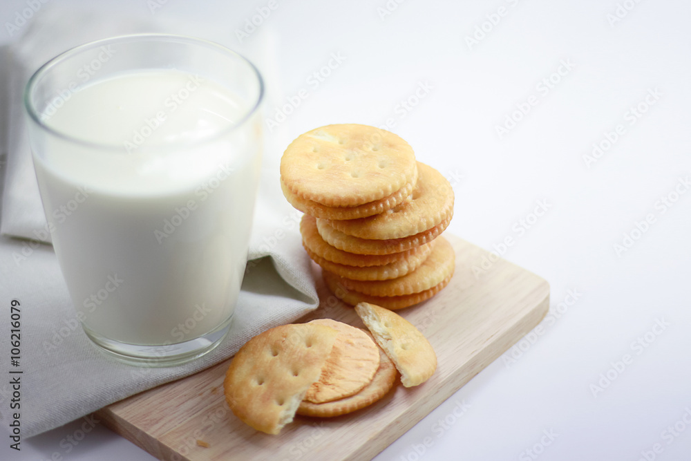 crackers cheese with milk between-meal edible
crackers cheese with milk between-meal edible