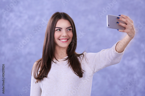 Young attractive girl makin...
