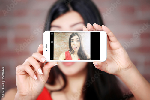 Young attractive girl makin...