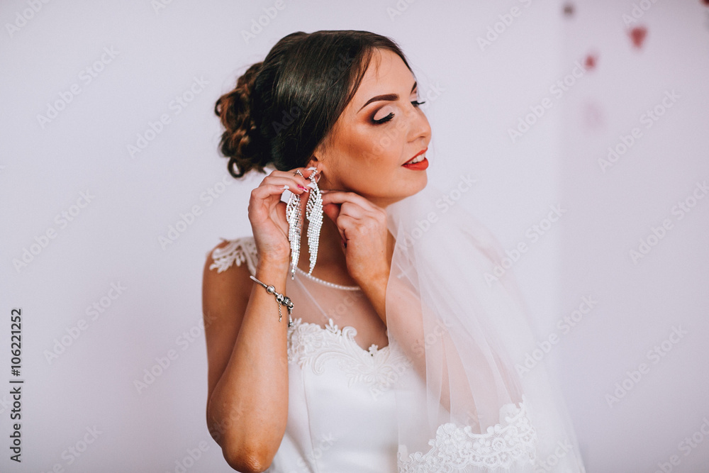 Portrait of Beautiful Bride with Fashion MakeUp. Close Up. Bride in a wedding-dress is in fashion style.