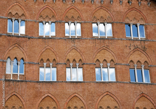 Siena, Italia, finestre gotiche di palazzo Sansedoni photo