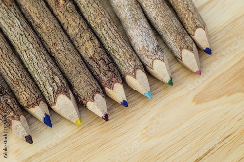 olored pencils on a wooden board photo