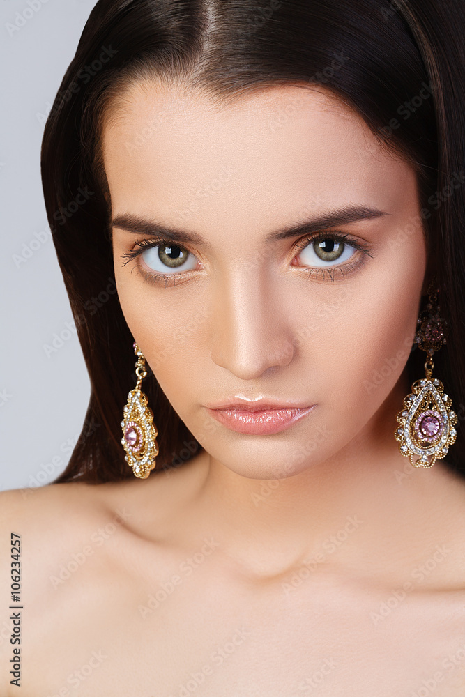 Girl with clean skin and beautiful face.
Model in jewerely.