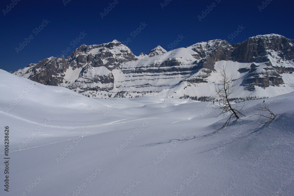 Obraz premium Ciaspolata a malga Fevri, Dolomiti di Brenta
