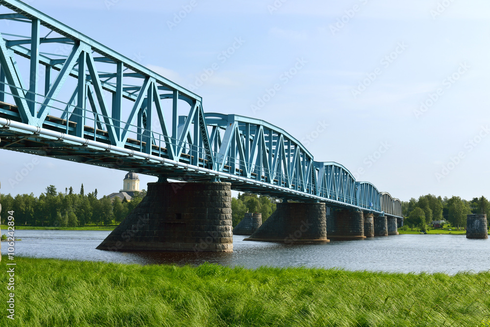 Torne River Railway Bridge is dual gauge railway bridge between Haparanda, Sweden and Tornio, Finland; 1524mm rails used for Finland, 1435mm rails used for Sweden