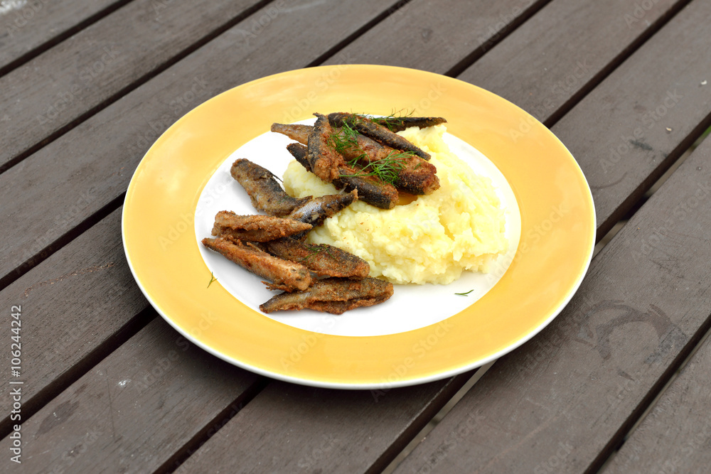 Fried small fish with mashed potatoes Fried small fish with mashed potatoes