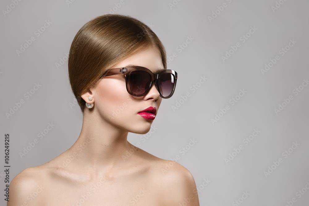 Portrait of beautiful girl in sunglasses with red lips