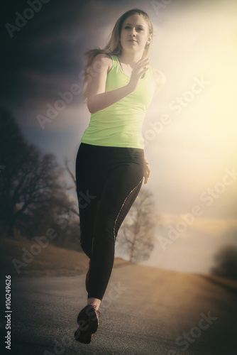 Fit young blonde woman runn...