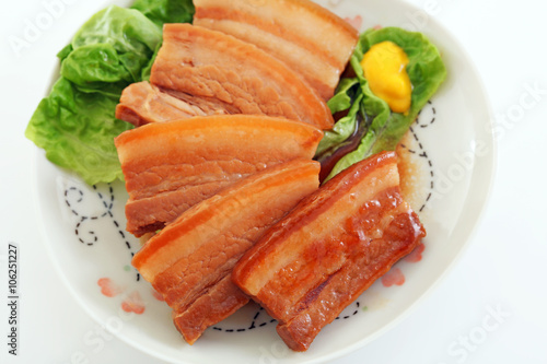 沖縄伝統料理の三枚肉