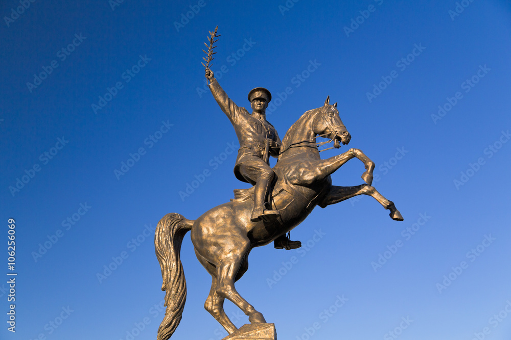 Fototapeta premium Bronze monument statue of Ataturk, the founder of the modern Republic of Turkey, Bodrum, Turkey