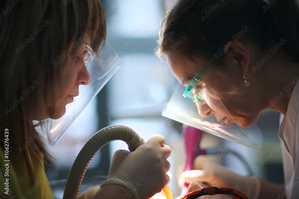 © Anna Jurkovska - Dental team; profiles of women providing dental therapy