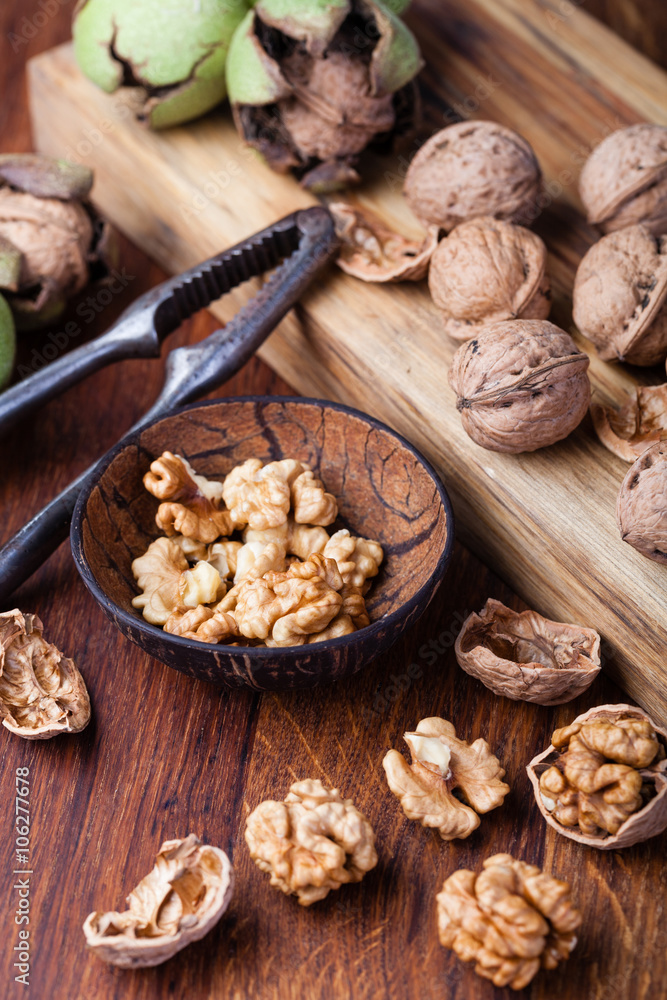 Fototapeta premium walnuts