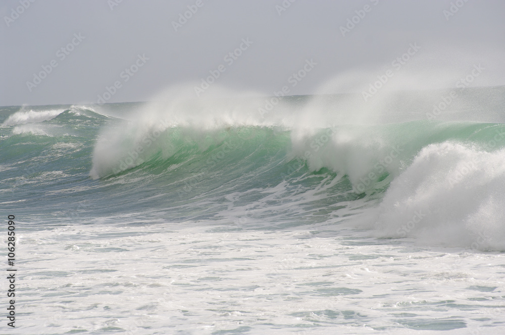 Obraz premium tosendes Meer mit Wellen und Gischt (F, Bretagne, Finistère, bei Audierne)