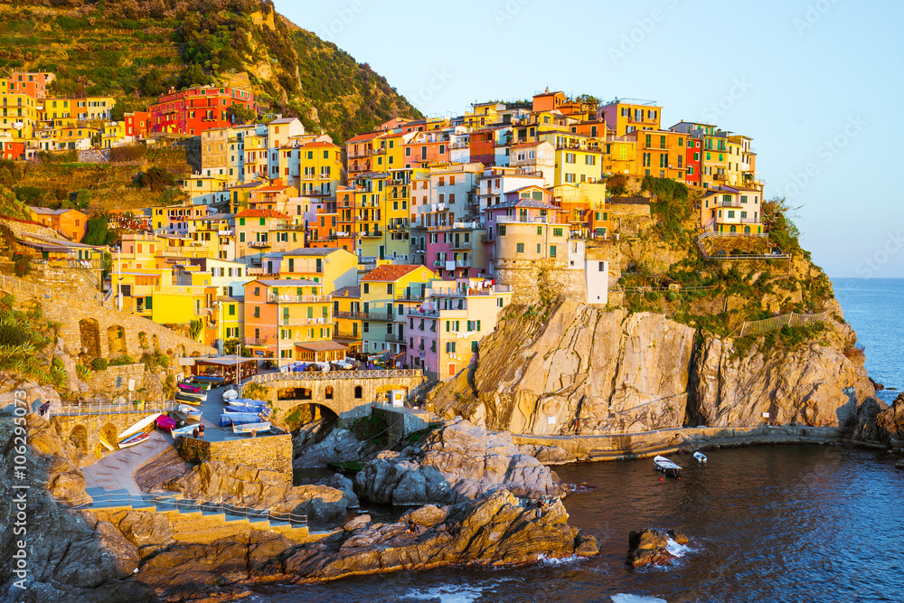 Photo Cinque Terre - Manarola village in summer