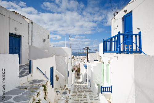 Fototapeta Naklejka Na Ścianę i Meble -  Traditional architecture in the town of Mykonos, Greece.