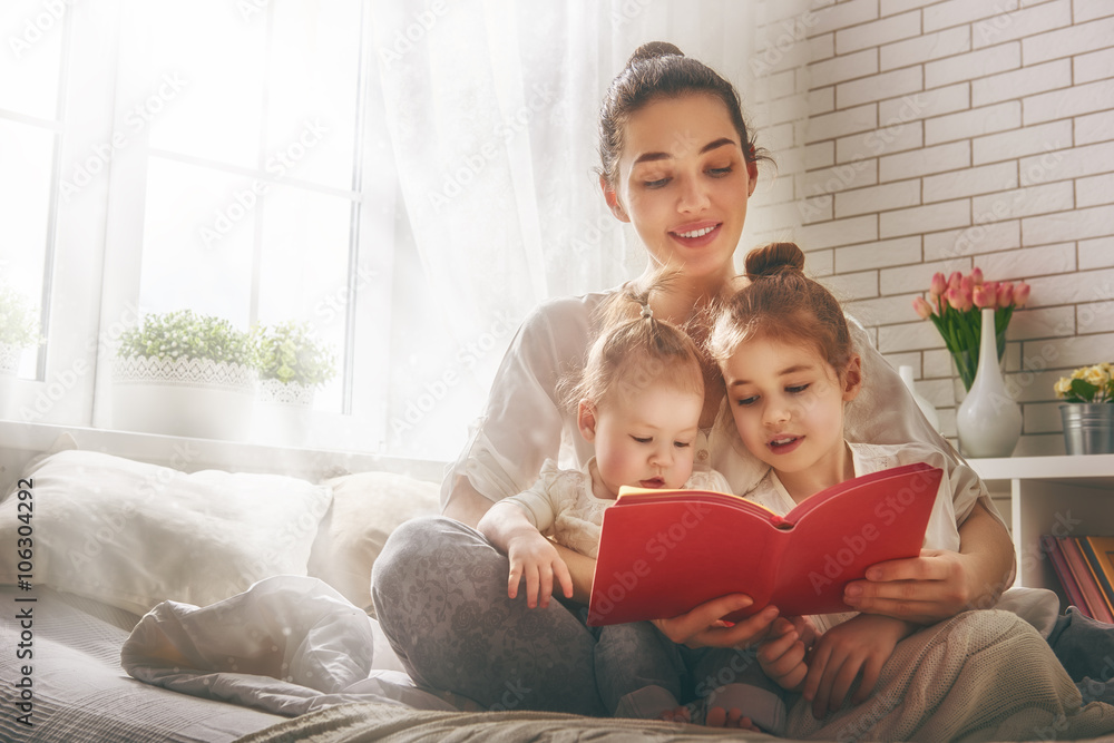 Fototapeta premium Happy loving family