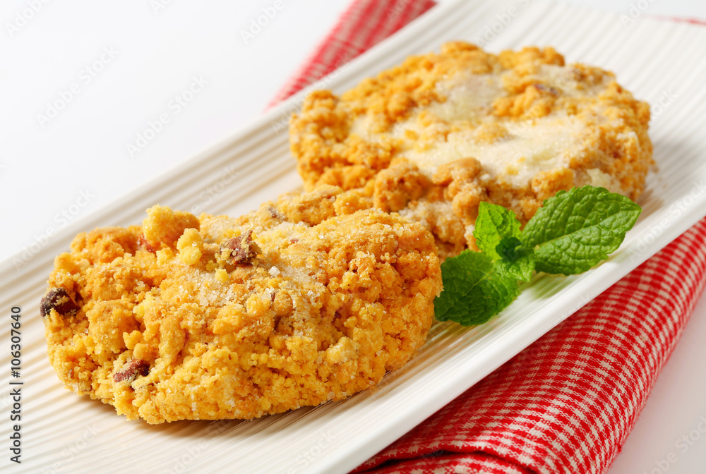 Crumbly cornmeal and almond cookies Crumbly cornmeal and almond cookies