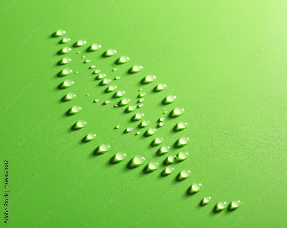 Naklejka premium Leaf made of water drops on green background