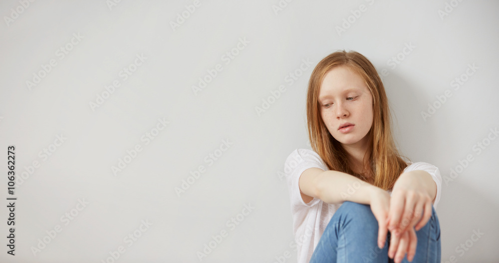 Fototapeta premium young pretty teenage girl sitting on floor at home despair sad alone, lifestyle concept