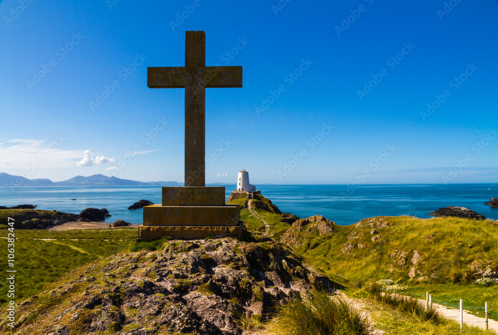 Cross and lighthouse on Llanddwyn Island, Anglesey Cross and lighthouse on Llanddwyn Island, Anglesey