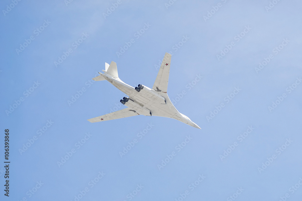 Tupolev Tu-160 (Blackjack) supersonic, variable-sweep wing heavy strategic bomber flies Tupolev Tu-160 (Blackjack) supersonic, variable-sweep wing heavy strategic bomber flies