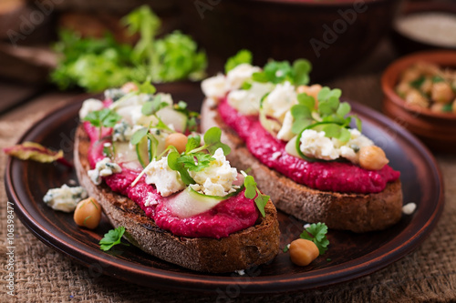 Vegan sandwiches with beetroot hummus, cucumber and blue cheese