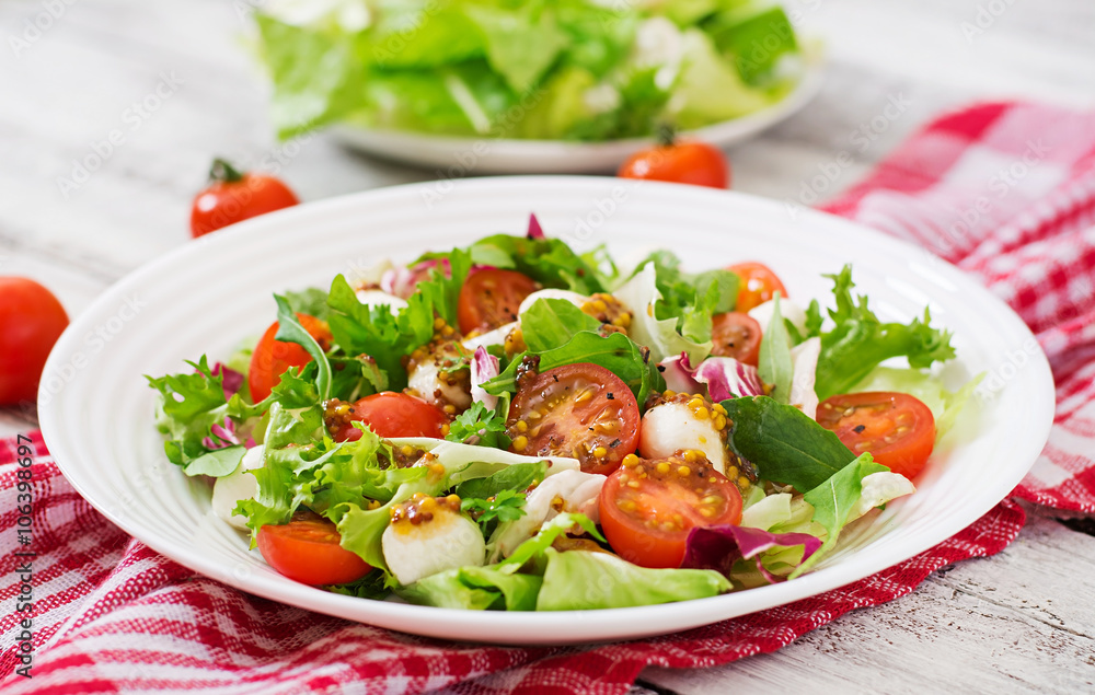 Dietary salad with tomatoes, mozzarella lettuce with honey-mustard dressing Dietary salad with tomatoes, mozzarella lettuce with honey-mustard dressing
