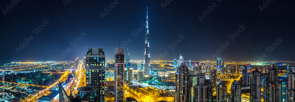 Naklejka premium Panorama Dubaju nocą