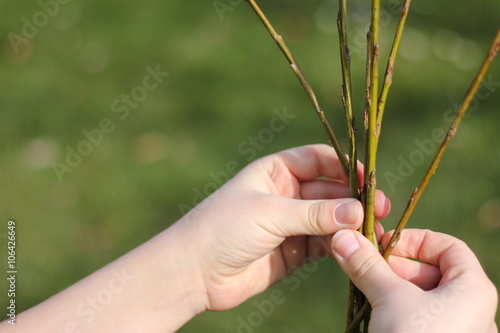 Making of easter wicker whip