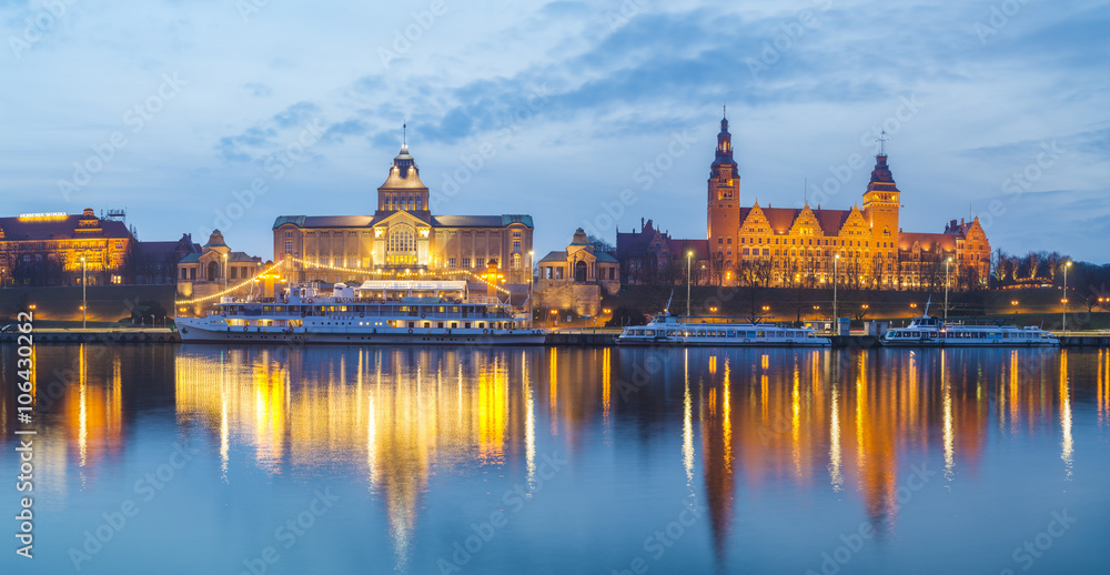 Wały Chrobrego ,panorama nocnego miasta,szczecin