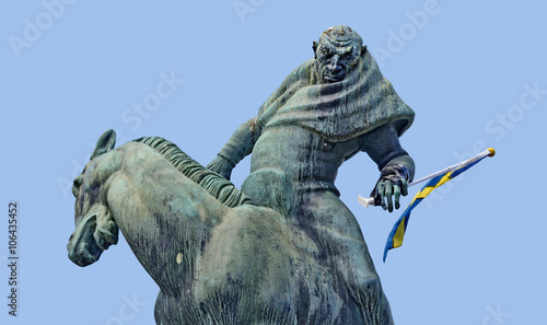 Reiterstatue mit schwedischer Fahne
