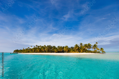 Stunning tropical beach at exotic island in Pacific © BlueOrange Studio