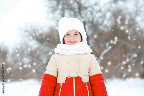 Little girl with winter clo...