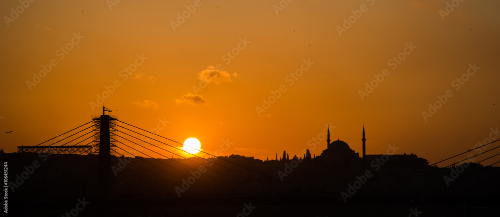 Fototapeta premium Sunset view from the Galata bridge in Istanbul