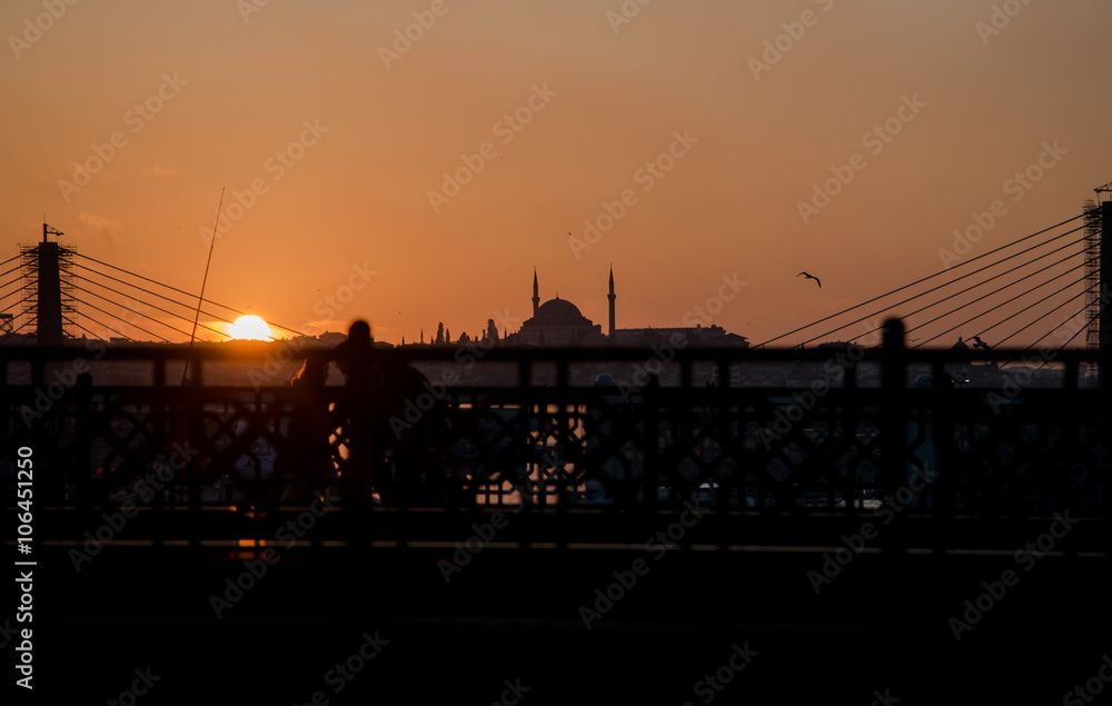 Fototapeta premium Sunset view from the Galata bridge in Istanbul