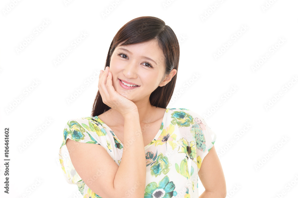 笑顔で寛ぐ女性 笑顔で寛ぐ女性