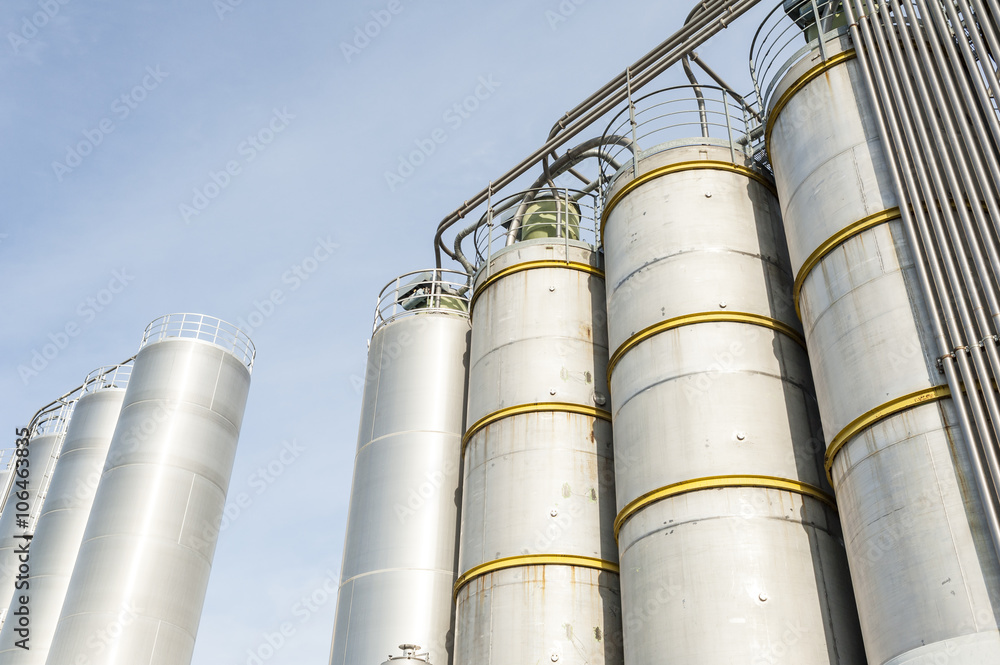 Industrial silos in the chemical industry Industrial silos in the chemical industry
