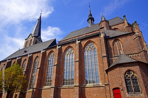 Kath. Pfarrkirche St.Peter + Paul in STRAELEN ( Niederrhein )
