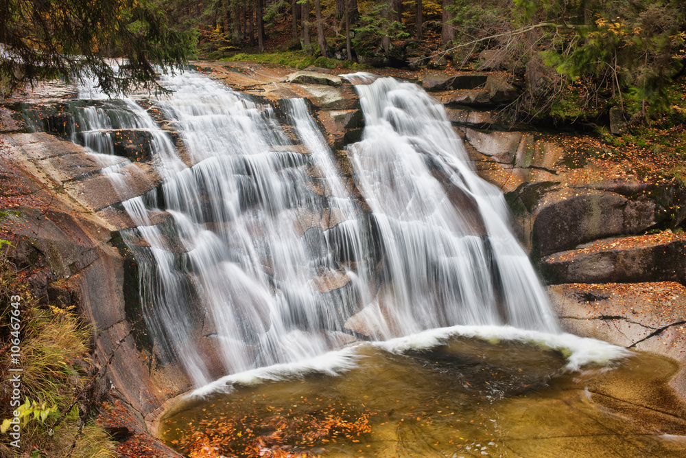 Obraz premium Mumlava Waterfall in Krkonose Mountains