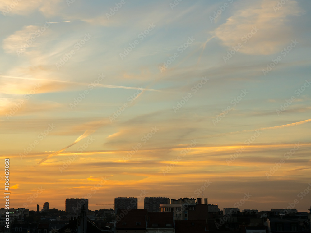 Silhouette cityscape view under twilight sky