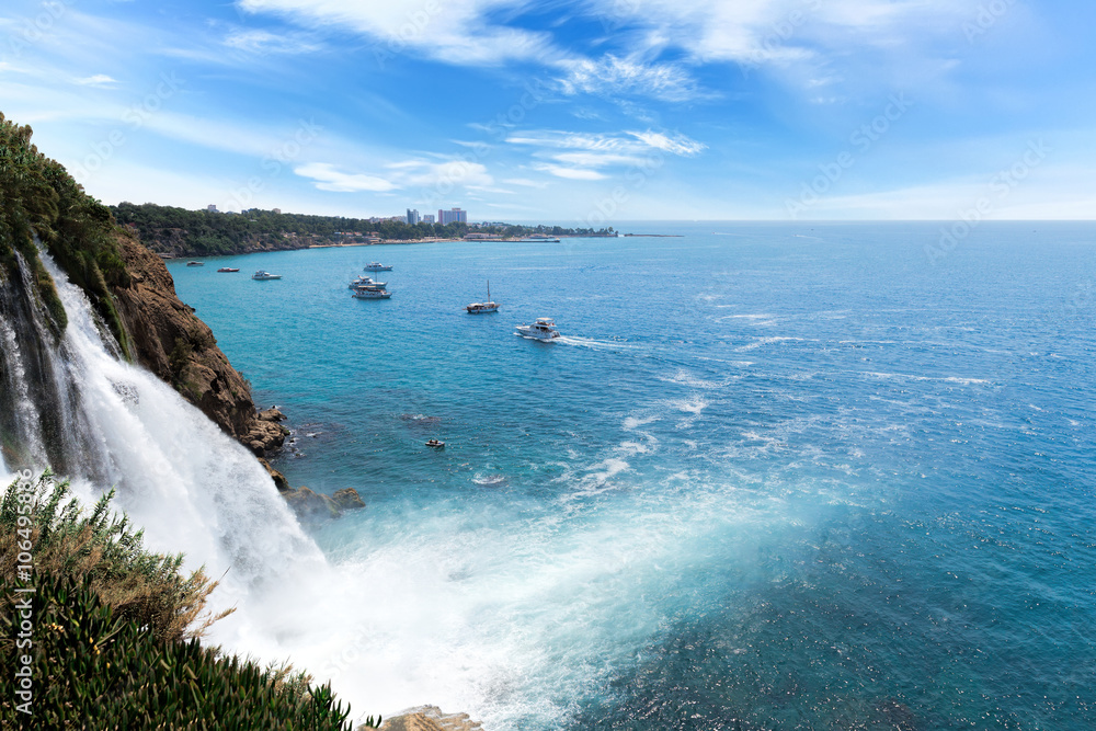 Obraz premium Waterfall Duden at Antalya, Turkey