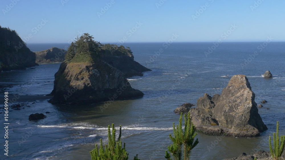 Zoom out of Spruce Island from the Arch Rock viewpoint in Samuel H. Boardman State Scenic Corridor, southern Oregon coast