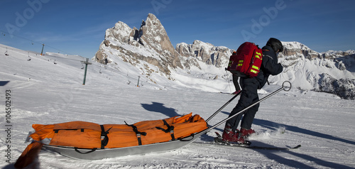Skiverletzter in den Dolomiten im Winter